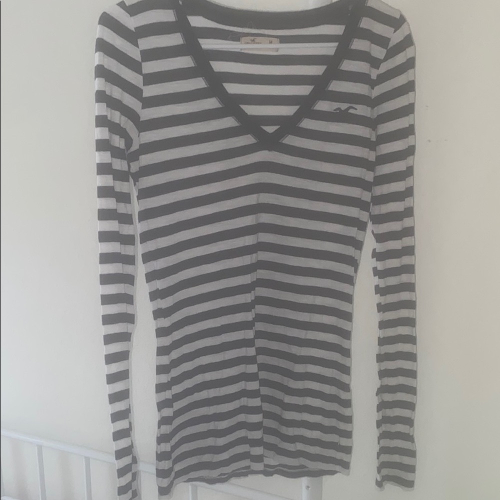 Hollister Gray and White Fitted Long Sleeve Tee